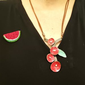 COLLAR FLORAL: COBRE ESMALTADO Y OXIDADO